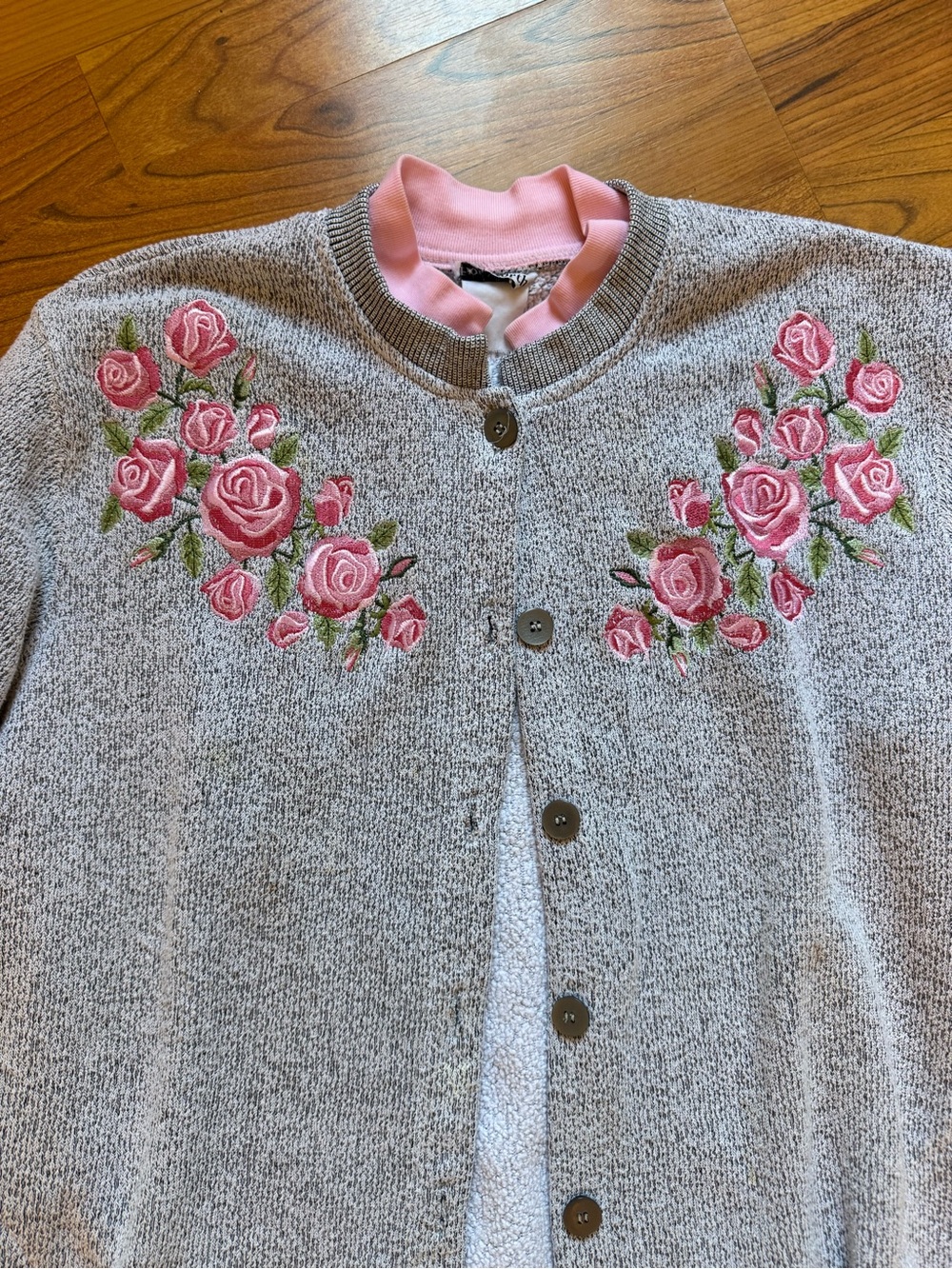 VTG 90s Light Gray Knit Cardigan with Pink Rose Embroidery - Cottagecore -M